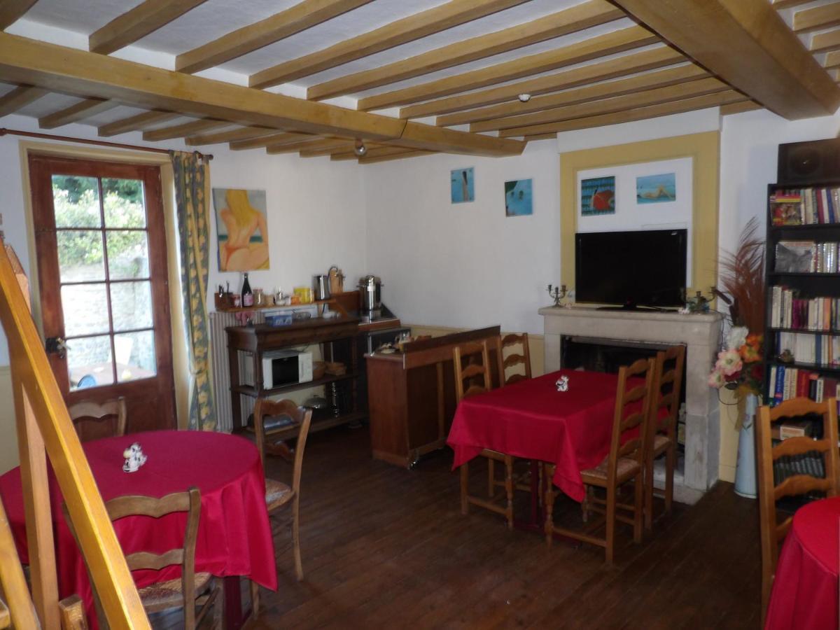 Chambres Et Tables D'Hotes A L'Auberge Touristique Meuvaines Exterior foto