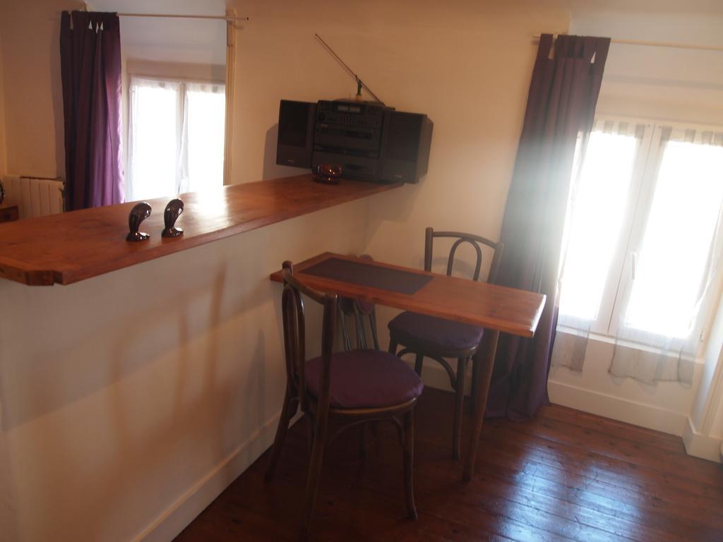 Chambres Et Tables D'Hotes A L'Auberge Touristique Meuvaines Exterior foto