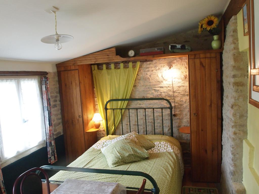 Chambres Et Tables D'Hotes A L'Auberge Touristique Meuvaines Exterior foto